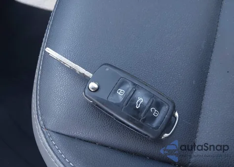 2014 Volkswagen Beetle z USA, uszkodzony, nr VIN 3VWJX7ATXEM604982